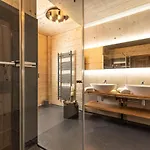 Naturlodge Tirol - Naturverbunden Im Zillertal Fuegen