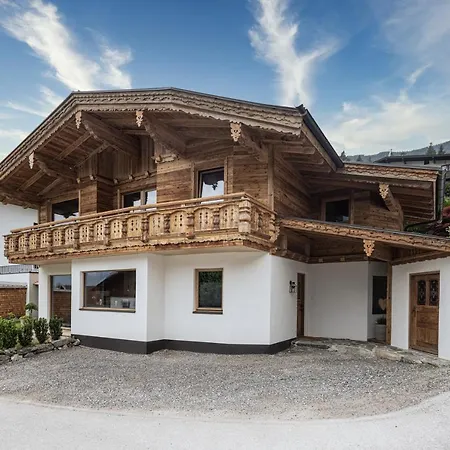 Chalet Naturlodge Tirol - Naturverbunden Im Zillertal Fuegen